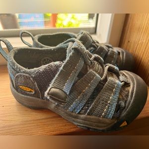 Keen Boy Velcro Sandals Size 5